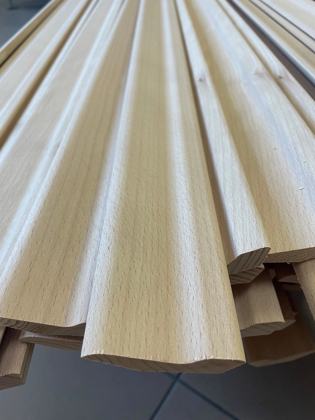 Listwa przypodłogowa fornirowana nielakierowana LP60 (200 cm x 5 cm x 3 cm) buk